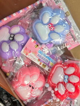 ZABAWKI SQUISHY . 8 SZT / PACZKA, KOLOR JAK NA ZDZIĘCIU