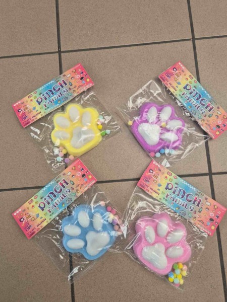ZABAWKI SQUISHY LED. 12 SZT / PACZKA, KOLOR JAK NA ZDZIĘCIU