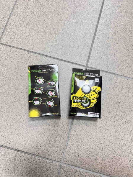 ZABAWKI FINGER YOYO. 12SZT / PACZKA, KOLOR JAK NA ZDZIĘCIUU