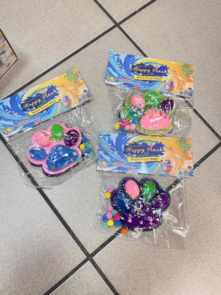 ZABAWKI SQUISHY .16SZT / PACZKA, KOLOR JAK NA ZDZIĘCIU