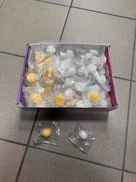 ZABAWKI SQUISHY . 16SZT / PACZKA, KOLOR JAK NA ZDZIĘCIU