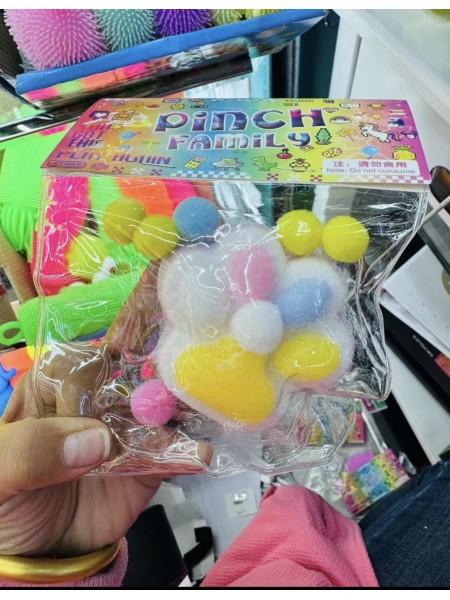ZABAWKI SQUISHY . 16 SZT / PACZKA, KOLOR JAK NA ZDZIĘCIU