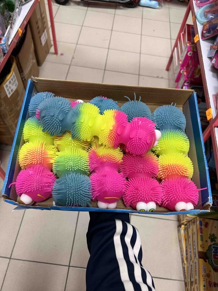 ZABAWKI SQUISHY . 8 SZT / PACZKA, KOLOR JAK NA ZDZIĘCIU