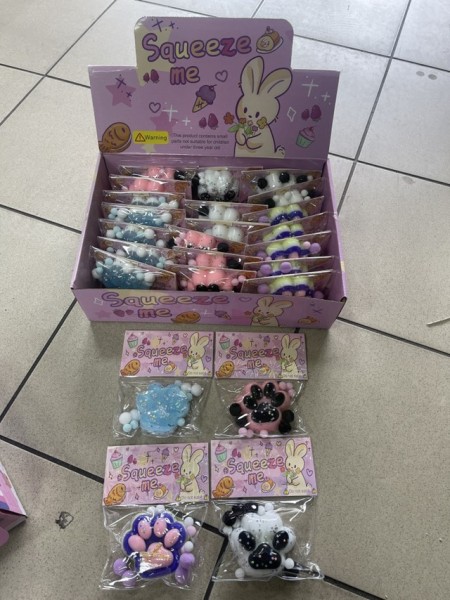 ZABAWKI SQUEEZE .24SZT / PACZKA, KOLOR JAK NA ZDZIĘCIU