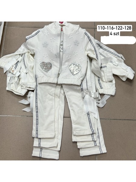 Komplet DZIECIĘCE , size 110-128,paczka 4szt, 1kolor