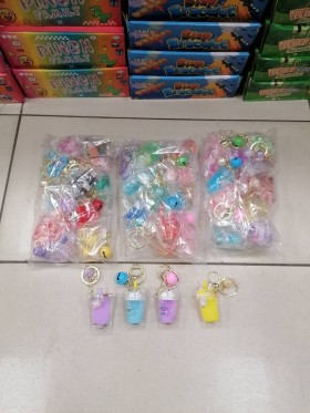 ZABAWKI BRELOKI,12SZT / PACZKA, KOLOR JAK NA ZDZIĘCIU