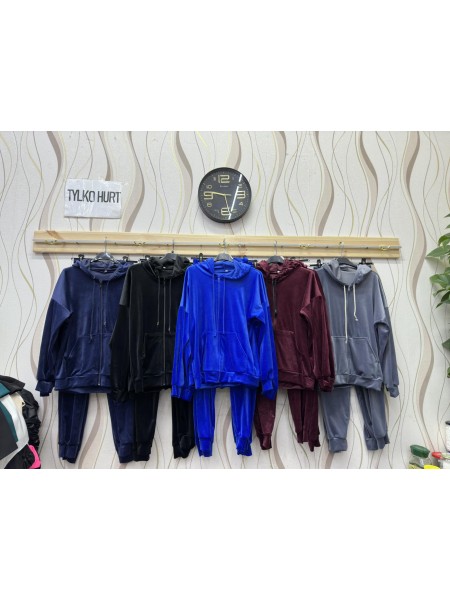 Komplety damskie polskie,size s-xl,paczka 4szt, 1kolor