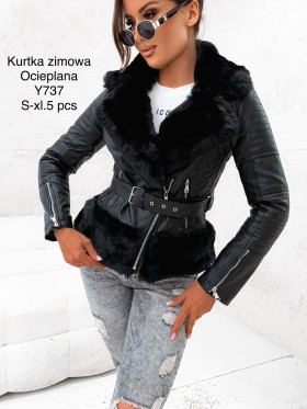 Kurtki skórzane Damskie  . size s-xl .paczka 8szt ,1 kolor