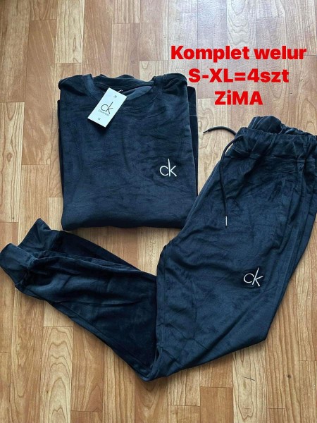 Komplety welurowe damskie ,Size s-xl.paczka 4szt,1 kolor