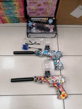 ZABAWKI Pistolet . 4 SZT / PACZKA, KOLOR JAK NA ZDZIĘCIU